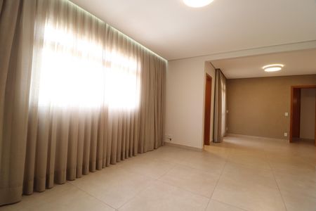 Sala de apartamento para alugar com 3 quartos, 122m² em S Maria, Uberlândia