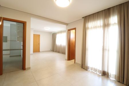 Sala de apartamento para alugar com 3 quartos, 122m² em S Maria, Uberlândia