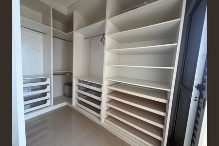Apartamento para alugar com 128m², 3 quartos e 2 vagas Apartamento para alugar com 128m², 3 quartos e 2 vagasCloset da suíte 1