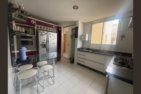 Apartamento para alugar com 128m², 3 quartos e 2 vagas Apartamento para alugar com 128m², 3 quartos e 2 vagasCozinha