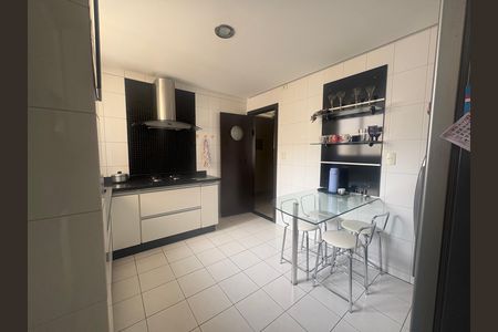 Apartamento para alugar com 128m², 3 quartos e 2 vagas Apartamento para alugar com 128m², 3 quartos e 2 vagasCozinha