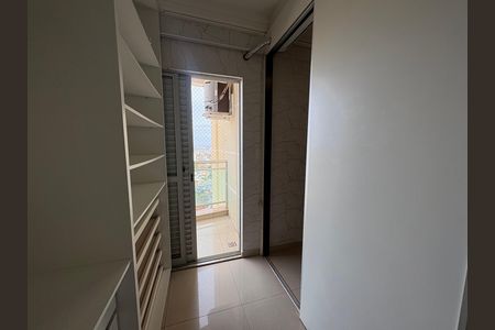 Closet da suíte 1 de apartamento para alugar com 3 quartos, 128m² em Nova Suiça, Goiânia