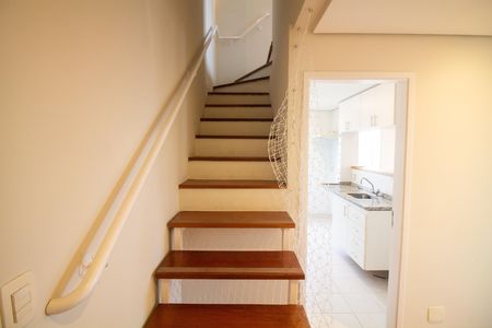 Apartamento para alugar com 130m², 2 quartos e 2 vagas Apartamento para alugar com 130m², 2 quartos e 2 vagasEscada