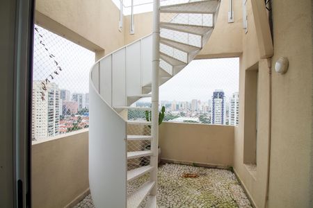Apartamento para alugar com 130m², 2 quartos e 2 vagas Apartamento para alugar com 130m², 2 quartos e 2 vagasEscada