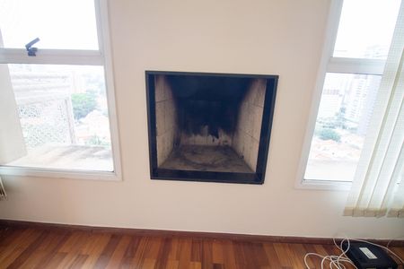 Apartamento para alugar com 130m², 2 quartos e 2 vagas Apartamento para alugar com 130m², 2 quartos e 2 vagasSala / Sala de Jantar - Lareira