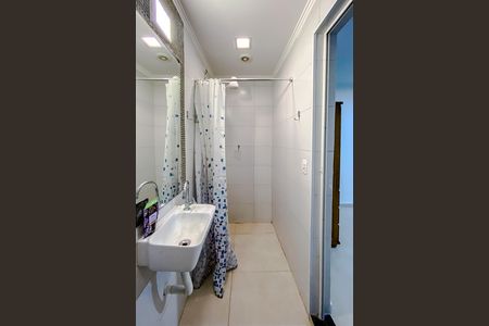 Banheiro de kitnet/studio para alugar com 1 quarto, 15m² em Perdizes, São Paulo