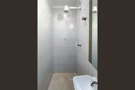 Banheiro de kitnet/studio para alugar com 1 quarto, 15m² em Perdizes, São Paulo