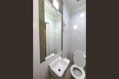 Banheiro de kitnet/studio para alugar com 1 quarto, 15m² em Perdizes, São Paulo