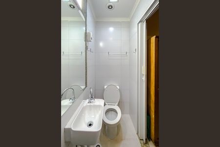 Banheiro de kitnet/studio para alugar com 1 quarto, 15m² em Perdizes, São Paulo