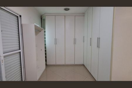 Casa para alugar com 247m², 3 quartos e 2 vagas Casa para alugar com 247m², 3 quartos e 2 vagasCloset