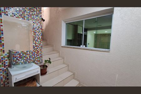 Casa para alugar com 247m², 3 quartos e 2 vagas Casa para alugar com 247m², 3 quartos e 2 vagasEscada