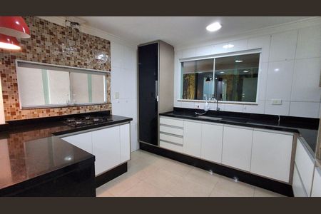Casa para alugar com 247m², 3 quartos e 2 vagas Casa para alugar com 247m², 3 quartos e 2 vagasCozinha