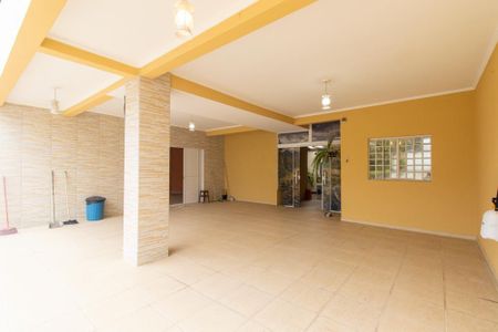 Casa para alugar com 390m², 3 quartos e 3 vagas Casa para alugar com 390m², 3 quartos e 3 vagasGaragem