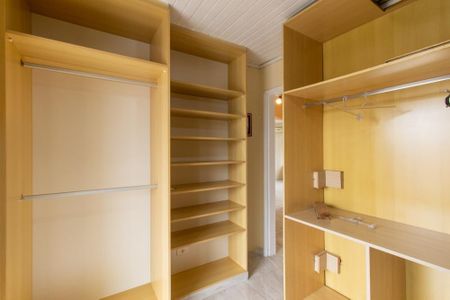 Casa para alugar com 390m², 3 quartos e 3 vagas Casa para alugar com 390m², 3 quartos e 3 vagasCloset