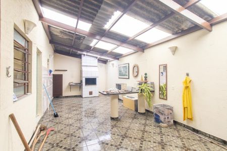 Casa para alugar com 390m², 3 quartos e 3 vagas Casa para alugar com 390m², 3 quartos e 3 vagasÁrea comum - Churrasqueira