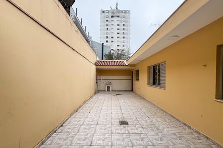 Casa para alugar com 307m², 5 quartos e 6 vagas Casa para alugar com 307m², 5 quartos e 6 vagasQuintal