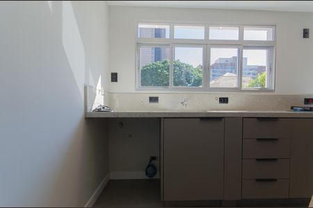 Apartamento à venda com 97m², 2 quartos e 1 vaga Apartamento à venda com 97m², 2 quartos e 1 vagaCozinha e Área de Serviço