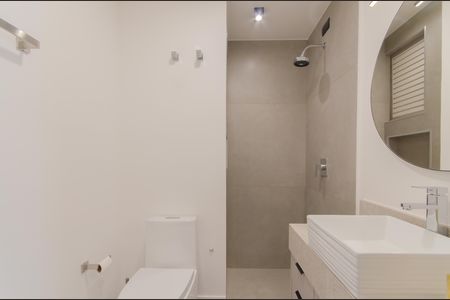 Apartamento à venda com 97m², 2 quartos e 1 vaga Apartamento à venda com 97m², 2 quartos e 1 vagaBanheiro Social