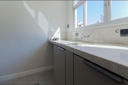 Apartamento à venda com 97m², 2 quartos e 1 vaga Apartamento à venda com 97m², 2 quartos e 1 vagaCozinha e Área de Serviço