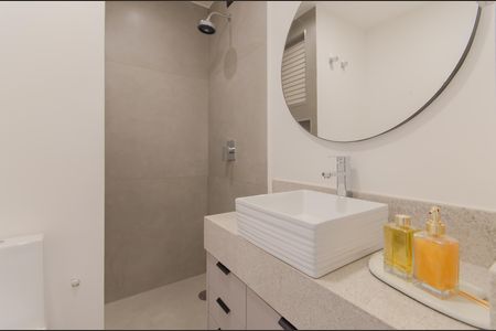 Apartamento à venda com 97m², 2 quartos e 1 vaga Apartamento à venda com 97m², 2 quartos e 1 vagaBanheiro Social