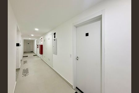 Studio para alugar com 28m², 1 quarto e 1 vaga Studio para alugar com 28m², 1 quarto e 1 vagaHall Apartamento