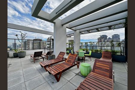Studio para alugar com 28m², 1 quarto e 1 vaga Studio para alugar com 28m², 1 quarto e 1 vagaPiscina