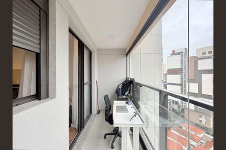Studio para alugar com 28m², 1 quarto e 1 vaga Studio para alugar com 28m², 1 quarto e 1 vagaSacada