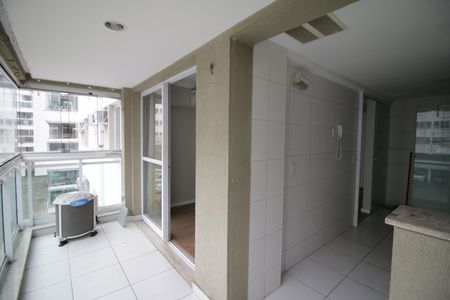 Apartamento para alugar com 60m², 2 quartos e 1 vagaVaranda