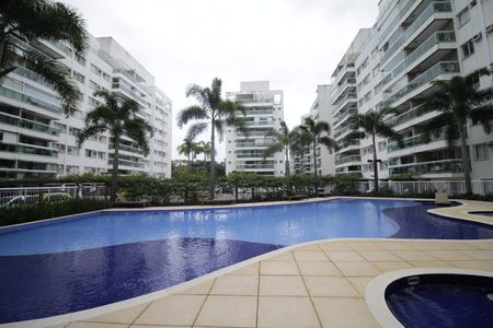 Apartamento para alugar com 60m², 2 quartos e 1 vagaÁrea comum - Piscina