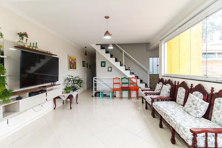 Casa para alugar com 370m², 5 quartos e 4 vagas Casa para alugar com 370m², 5 quartos e 4 vagasSala/Cozinha