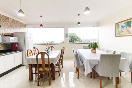 Casa para alugar com 370m², 5 quartos e 4 vagas Casa para alugar com 370m², 5 quartos e 4 vagasSala/Cozinha