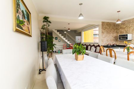 Casa para alugar com 370m², 5 quartos e 4 vagas Casa para alugar com 370m², 5 quartos e 4 vagasSala/Cozinha