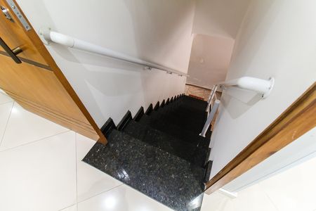 Casa para alugar com 370m², 5 quartos e 4 vagas Casa para alugar com 370m², 5 quartos e 4 vagasEscada/Entrada