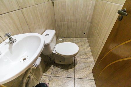 Casa para alugar com 370m², 5 quartos e 4 vagas Casa para alugar com 370m², 5 quartos e 4 vagasBanheiro de Serviço