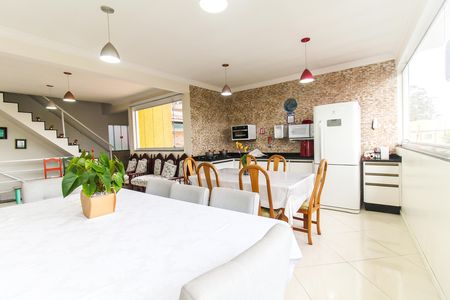 Casa para alugar com 370m², 5 quartos e 4 vagas Casa para alugar com 370m², 5 quartos e 4 vagasSala/Cozinha