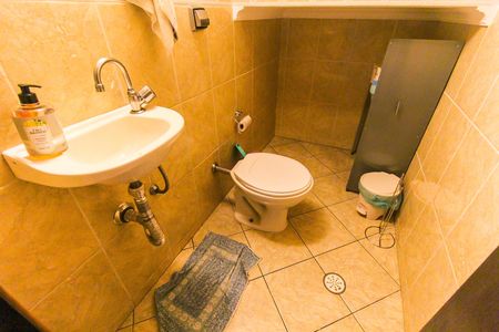 Casa para alugar com 370m², 5 quartos e 4 vagas Casa para alugar com 370m², 5 quartos e 4 vagasLavabo 2