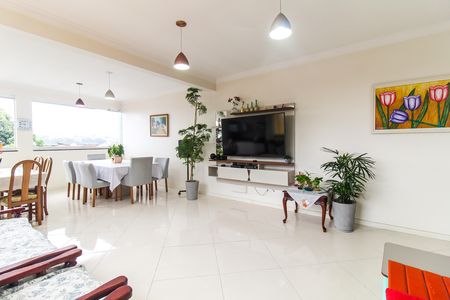 Casa para alugar com 370m², 5 quartos e 4 vagas Casa para alugar com 370m², 5 quartos e 4 vagasSala/Cozinha