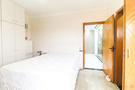 Casa para alugar com 370m², 5 quartos e 4 vagas Casa para alugar com 370m², 5 quartos e 4 vagasSuíte