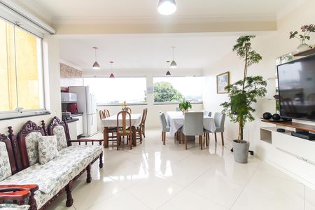 Casa para alugar com 370m², 5 quartos e 4 vagas Casa para alugar com 370m², 5 quartos e 4 vagasSala/Cozinha