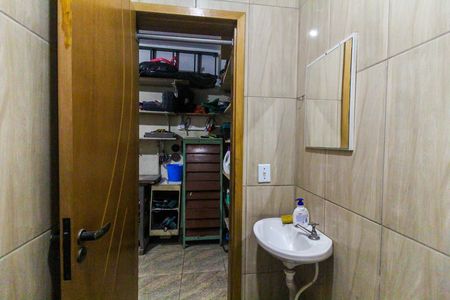 Casa para alugar com 370m², 5 quartos e 4 vagas Casa para alugar com 370m², 5 quartos e 4 vagasBanheiro de Serviço