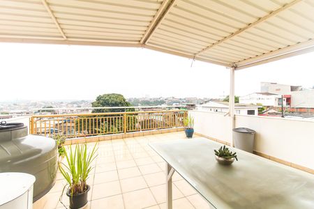 Casa para alugar com 370m², 5 quartos e 4 vagas Casa para alugar com 370m², 5 quartos e 4 vagasTerraço