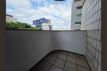 Apartamento para alugar com 100m², 3 quartos e 2 vagas Apartamento para alugar com 100m², 3 quartos e 2 vagasvaranda