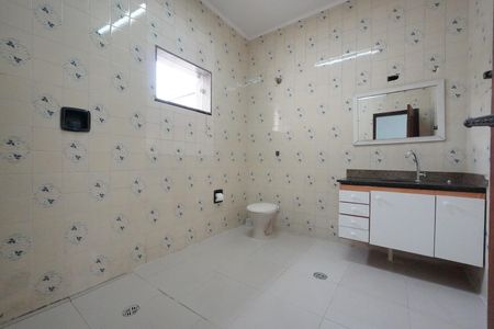 Casa para alugar com 350m², 3 quartos e 9 vagasBanheiro