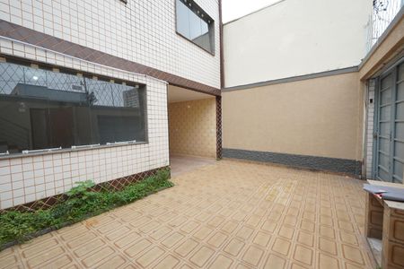 Casa para alugar com 350m², 3 quartos e 9 vagasGaragem