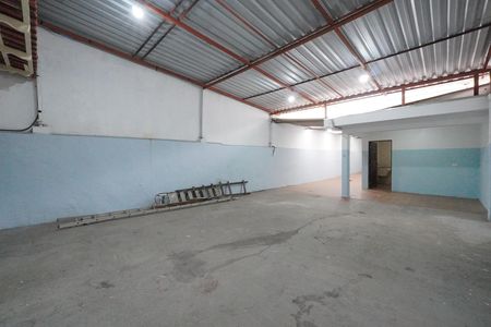 Casa para alugar com 350m², 3 quartos e 9 vagasQuintal