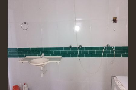 Banheiro de casa para alugar com 2 quartos, 90m² em Vila Edna, Guarujá