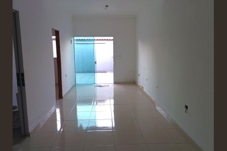 Sala de casa para alugar com 2 quartos, 90m² em Vila Edna, Guarujá