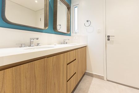Apartamento à venda com 97m², 2 quartos e 1 vaga Apartamento à venda com 97m², 2 quartos e 1 vagaBanheiro da Suíte 1