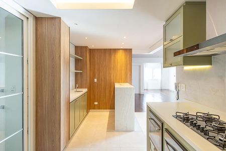 Cozinha de apartamento para alugar com 2 quartos, 97m² em Itaim Bibi, São Paulo