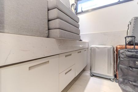 Apartamento à venda com 452m², 3 quartos e 4 vagas Apartamento à venda com 452m², 3 quartos e 4 vagasBanheiro da Suíte 1